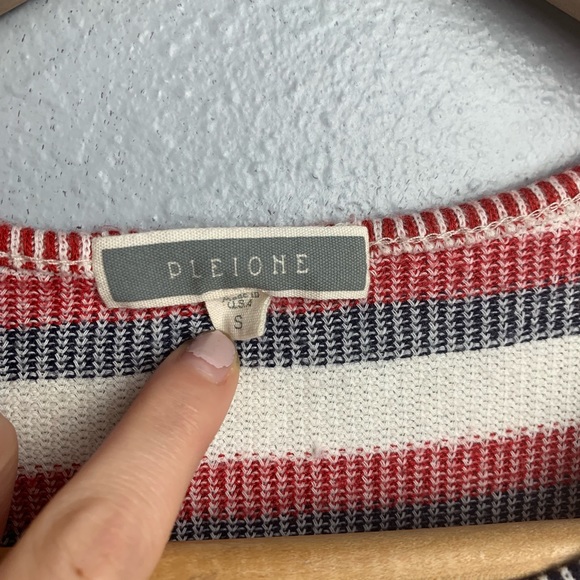 Pleione Striped Knit Ruffle Elbow Top - Picture 4 of 8